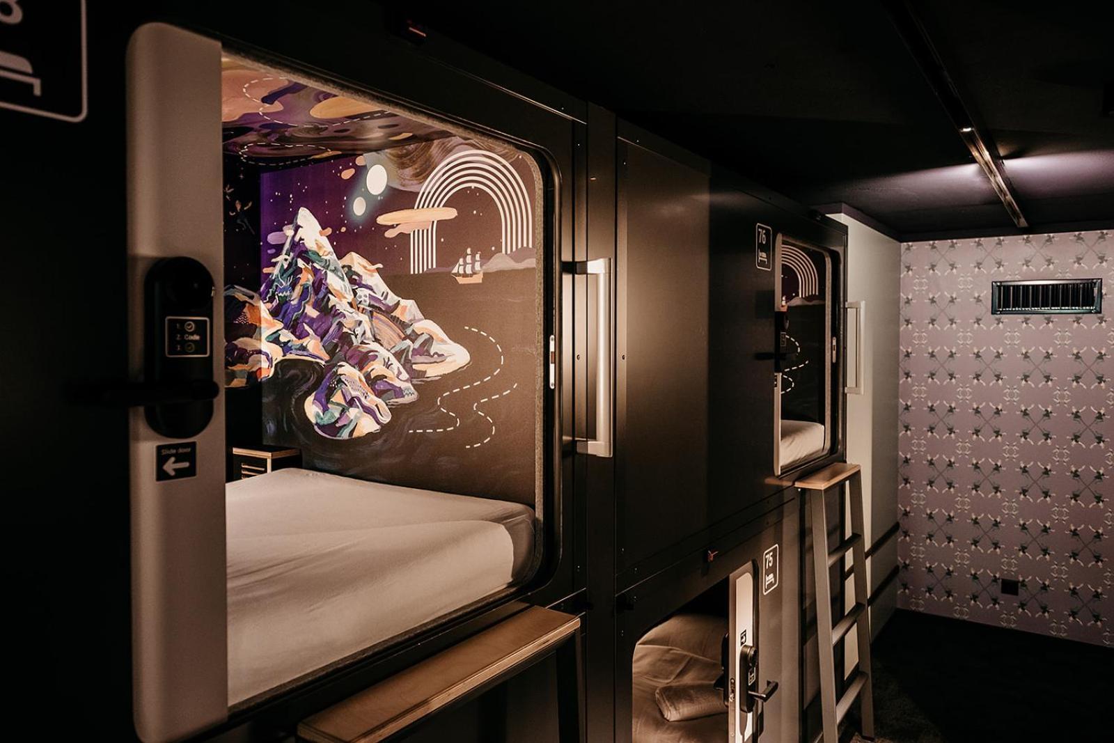 Capsule Hotel - Lucerne Old Town Экстерьер фото