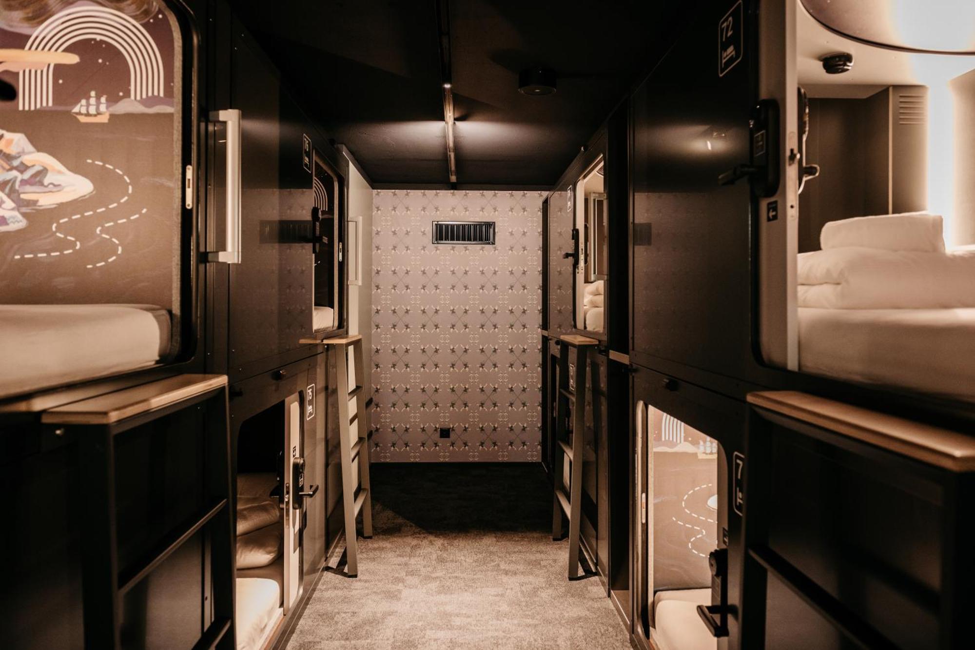 Capsule Hotel - Lucerne Old Town Экстерьер фото