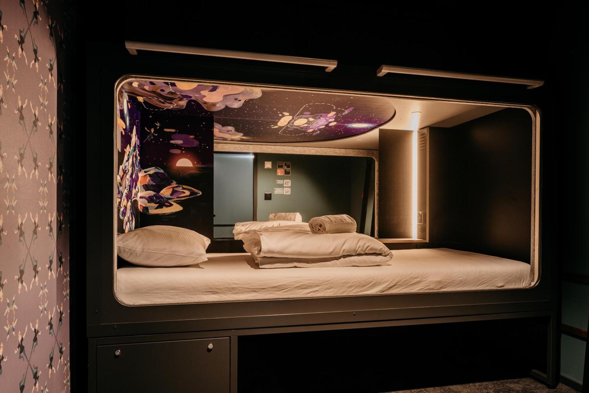 Capsule Hotel - Lucerne Old Town Экстерьер фото