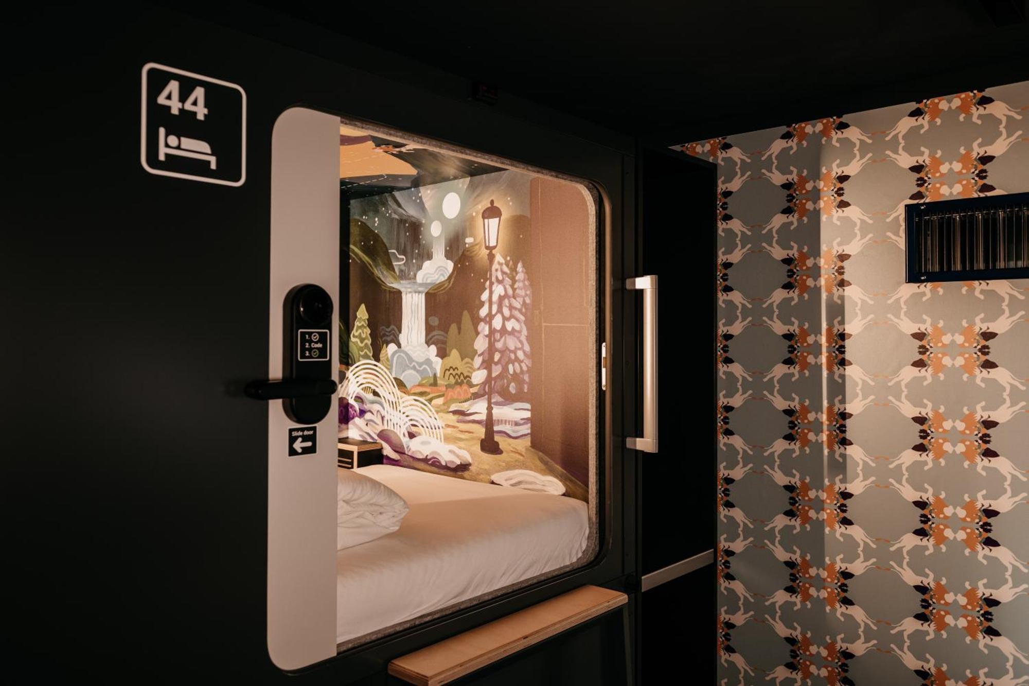 Capsule Hotel - Lucerne Old Town Экстерьер фото