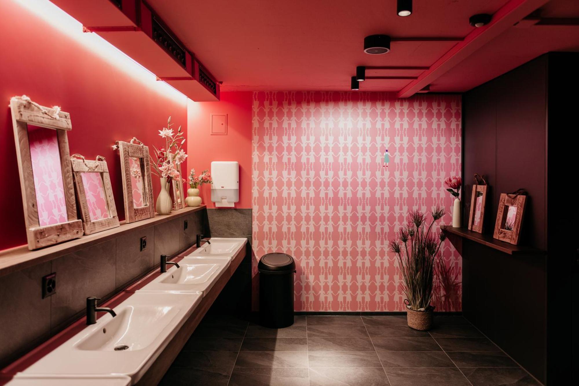 Capsule Hotel - Lucerne Old Town Экстерьер фото